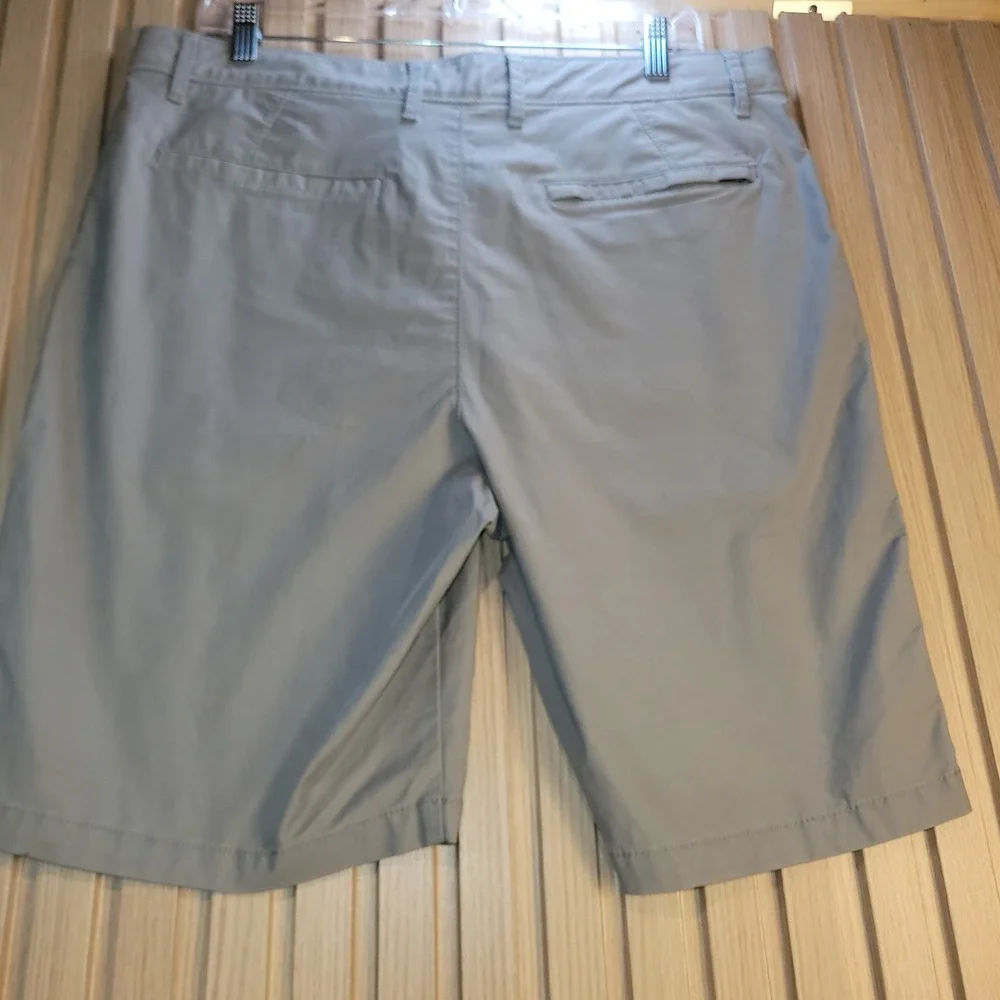 IZOD Advantage Performance Hybrid Shorts Mens 34 Grey Stretch Golf Casual 9.5in